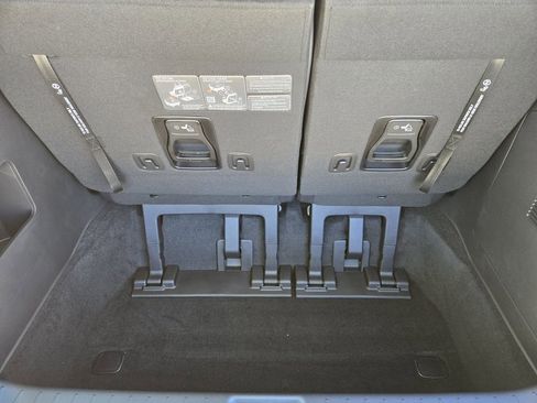 New 2026 Kia Carnival FWD image 24