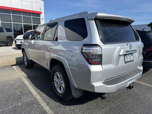 Used 2016 Toyota 4Runner SR5 Premium AWD/4WD image 2