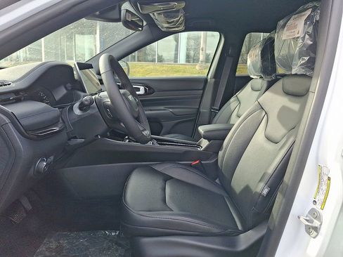 New 2026 Jeep Compass Limited image 9