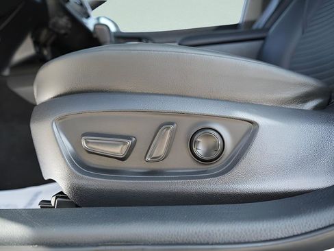 Used 2023 Toyota Camry SE w/ Cold Weather Package FWD image 22