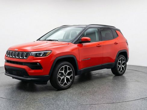 Used 2025 Jeep Compass Limited AWD/4WD image 3