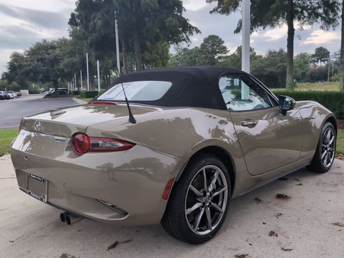 Used 2023 MAZDA MX-5 Miata Grand Touring w/ Weather Package image 18