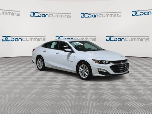 Used 2025 Chevrolet Malibu LT FWD image 2