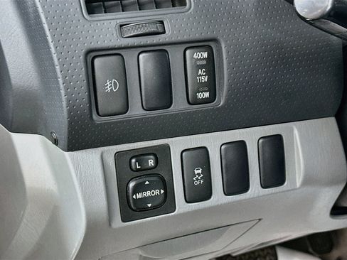 Used 2011 Toyota Tacoma PreRunner w/ TRD Sport Pkg RWD image 10