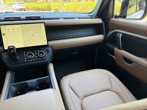 New 2026 Land Rover Defender 110 X-Dynamic SE AWD/4WD image 29