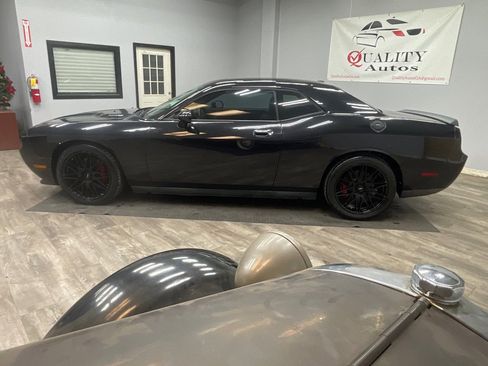 Used 2009 Dodge Challenger SRT8 RWD image 7