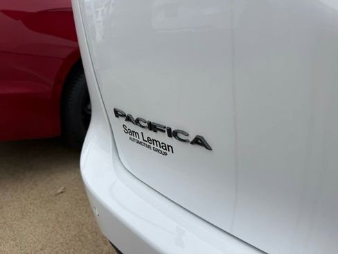 New 2026 Chrysler Pacifica Select image 10