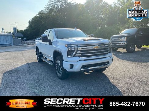 Used 2026 Chevrolet Silverado 2500 High Country w/ High Country Premium Package AWD/4WD image 3