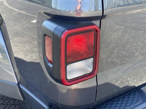 Used 2021 Jeep Gladiator Willys image 11