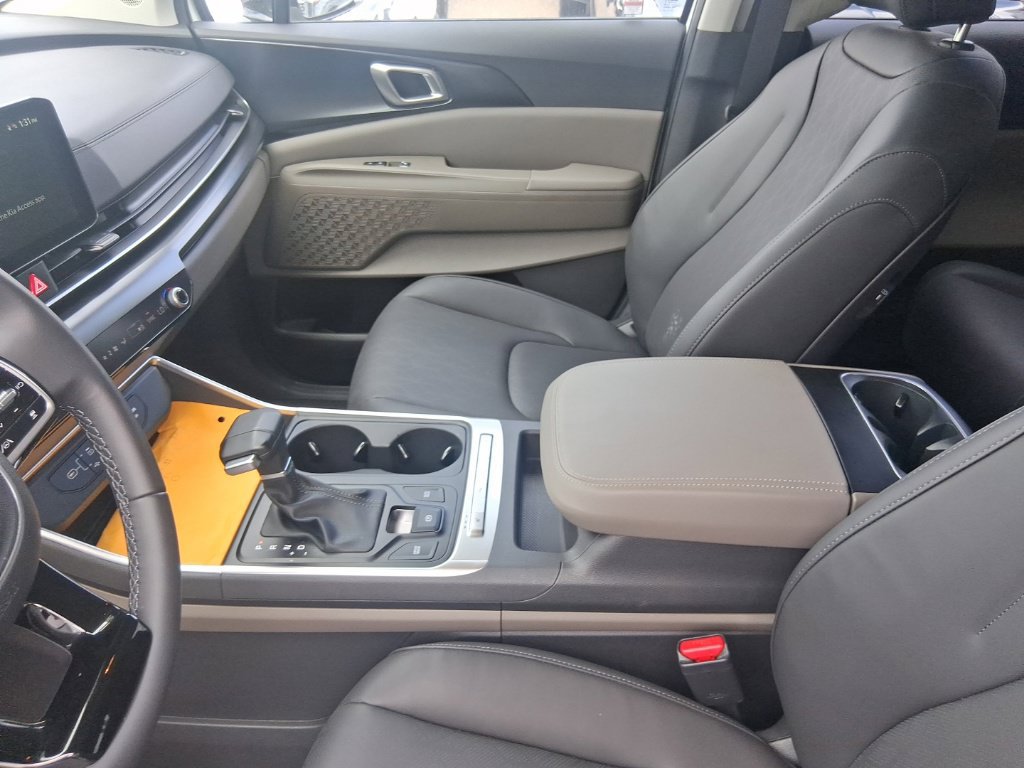 Certified 2026 Kia Carnival FWD image 12