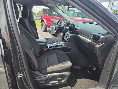Used 2023 Ford Explorer XLT AWD/4WD image 12
