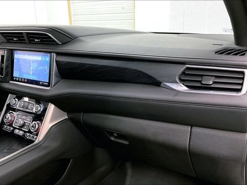 Used 2021 GMC Yukon Denali w/ Denali Premium Package AWD/4WD image 18