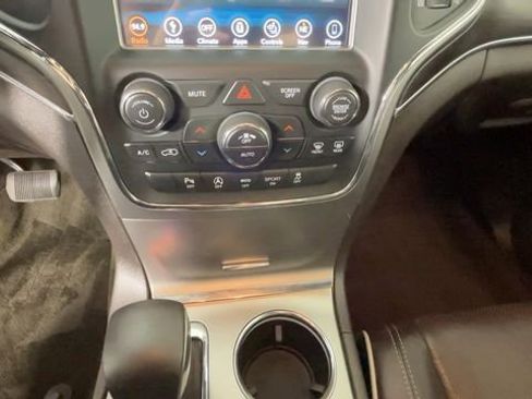 Used 2018 Jeep Grand Cherokee Overland AWD/4WD image 28