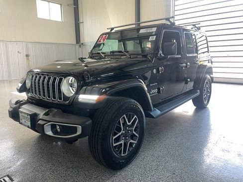Used 2024 Jeep Wrangler Unlimited Sahara image 5