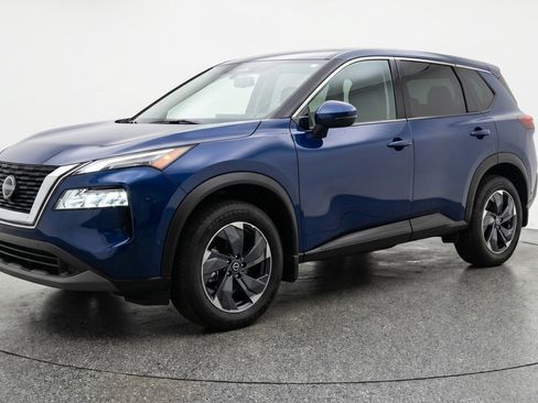 Used 2025 Nissan Rogue SV FWD image 3