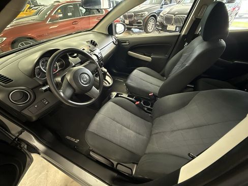Used 2014 MAZDA MAZDA2 Sport FWD image 9
