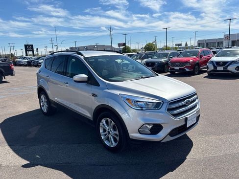 Used 2018 Ford Escape SE FWD image 3
