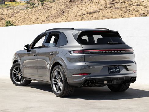 New 2026 Porsche Cayenne E-Hybrid image 3