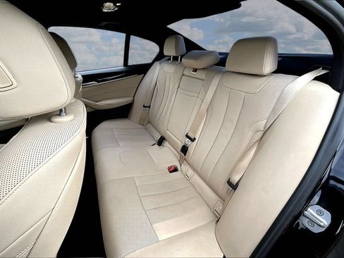 Used 2021 BMW 530i w/ Premium Package RWD image 21