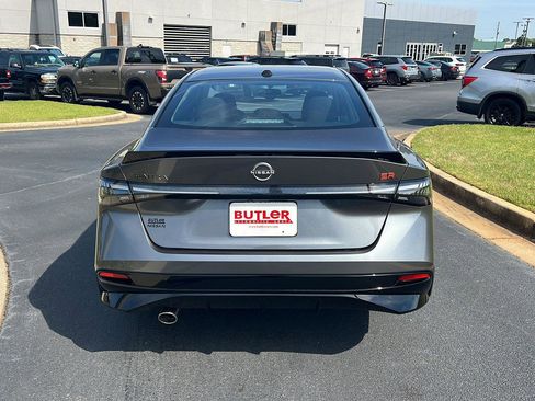 New 2026 Nissan Sentra SR w/ Floor Mat Package FWD image 5