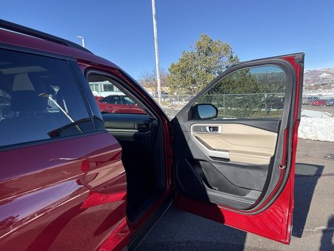 Certified 2022 Ford Explorer XLT w/ Equipment Group 202A image 25