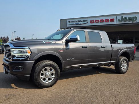 Used 2022 RAM 2500 Laramie AWD/4WD image 1