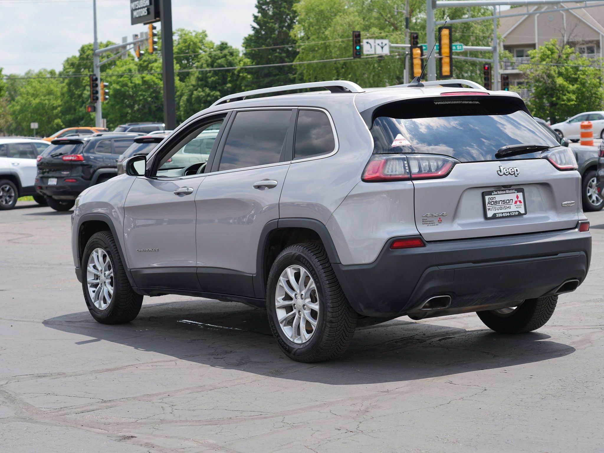 Used 2019 Jeep Cherokee Latitude w/ Popular Appearance Group AWD/4WD image 6