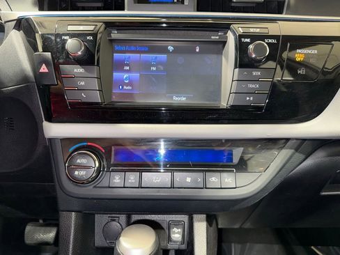 Used 2015 Toyota Corolla LE FWD image 24