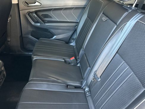 Used 2023 Volkswagen Tiguan SE w/ Panoramic Sunroof Package FWD image 13