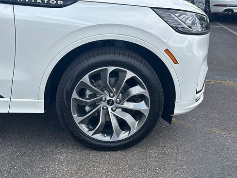 New 2026 Lincoln Aviator AWD w/ Jet Appearance Package image 13