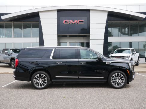 New 2026 GMC Yukon XL Denali w/ Denali Reserve Package AWD/4WD image 2