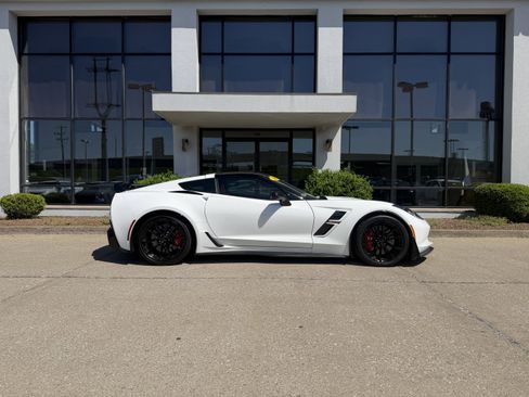 Used 2017 Chevrolet Corvette Grand Sport RWD image 3
