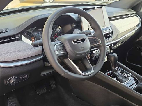 Certified 2025 Jeep Compass Latitude image 2