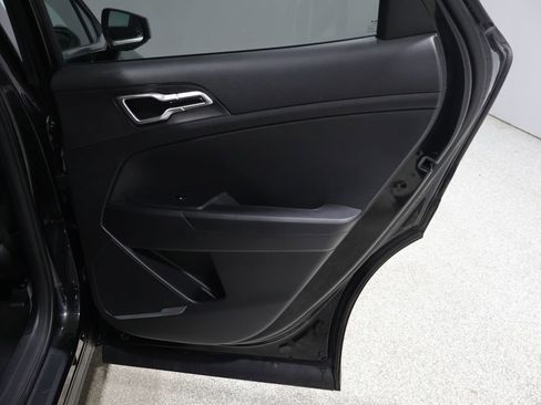 Used 2025 Kia Sportage LX image 21