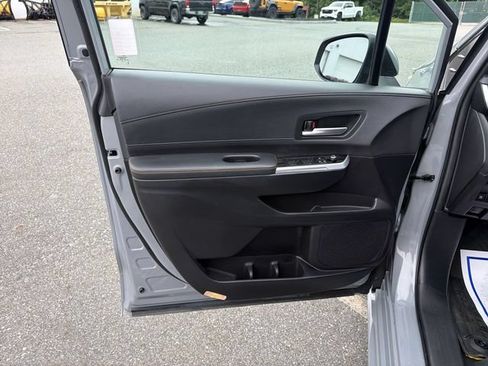 Used 2025 Toyota Sienna XLE Woodland Edition AWD/4WD image 23