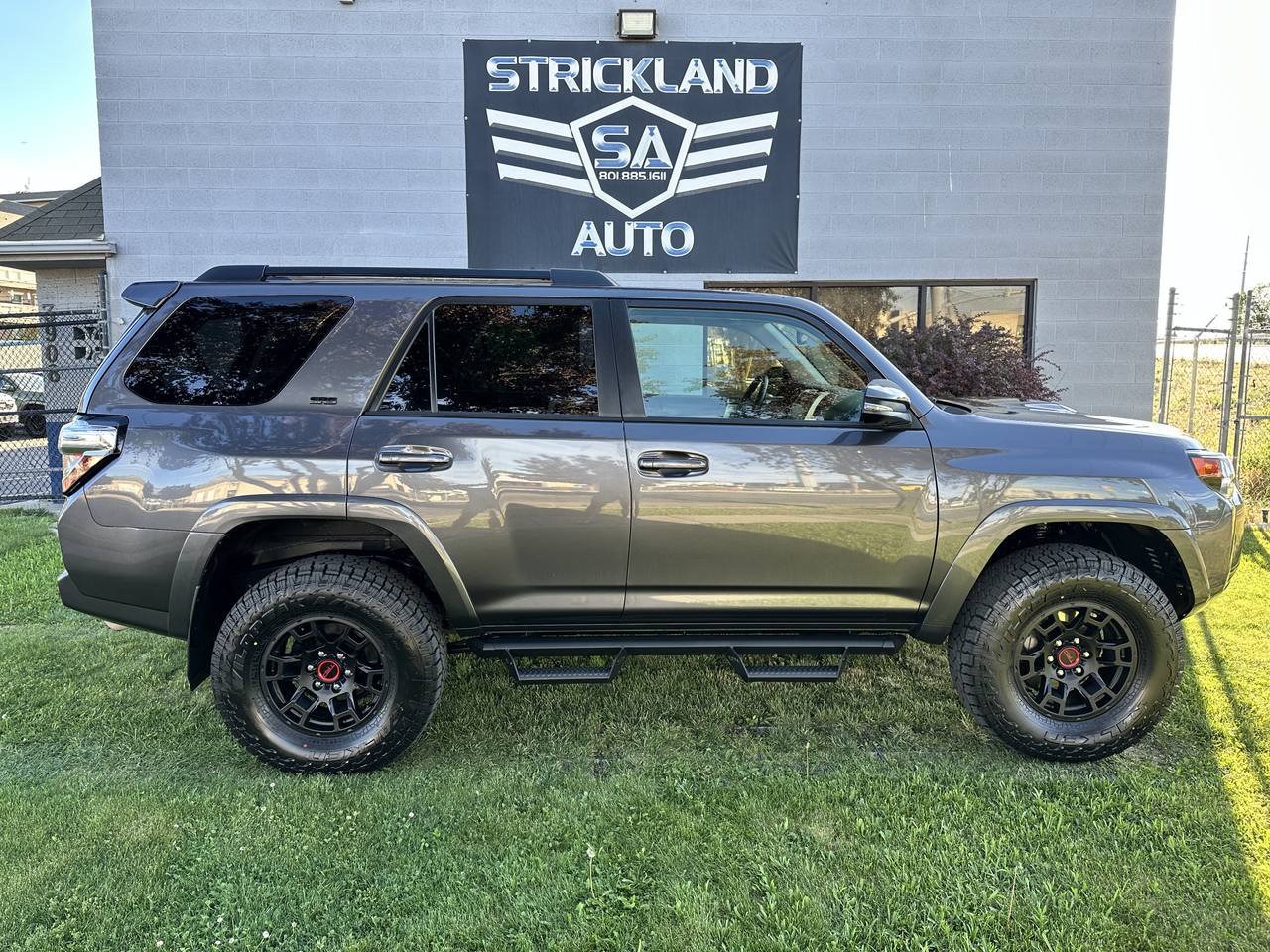 Used 2023 Toyota 4Runner SR5 Premium w/ Moonroof Package AWD/4WD image 6