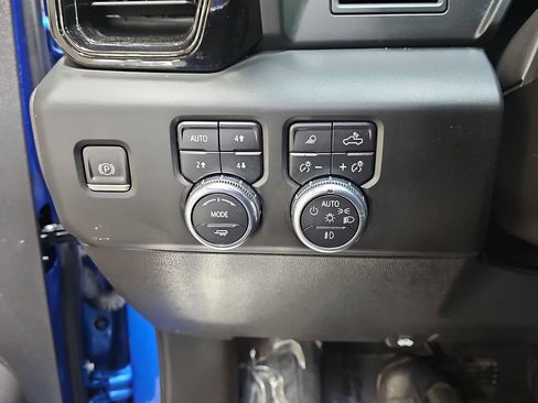 Certified 2023 GMC Sierra 1500 AT4 w/ AT4 Preferred Package image 31