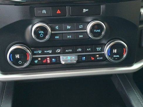 Used 2023 Ford Expedition XLT image 30