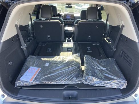 New 2026 Nissan Pathfinder Platinum AWD/4WD image 13