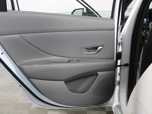 Used 2025 Hyundai Elantra SEL FWD image 19