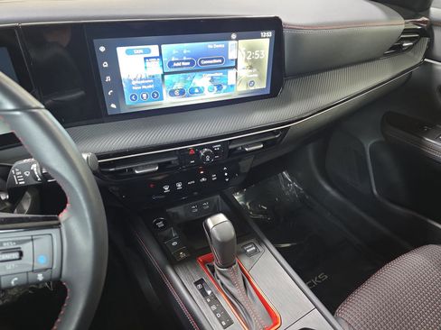 Used 2025 Nissan Kicks SR FWD image 19