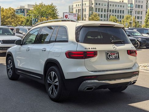 New 2025 Mercedes-Benz GLB 250 4MATIC image 5