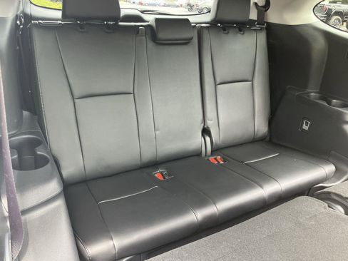 Used 2024 Toyota Highlander Limited AWD/4WD image 30