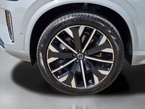 Used 2026 Volvo XC90 B6 Plus w/ Protection Package Premier AWD/4WD image 38