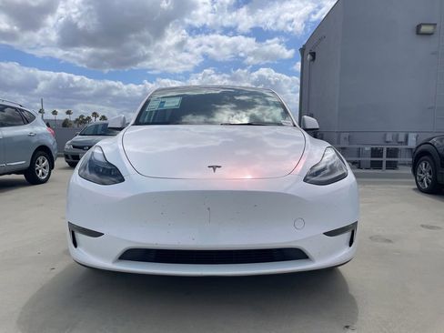 Used 2024 Tesla Model Y Long Range AWD/4WD image 6