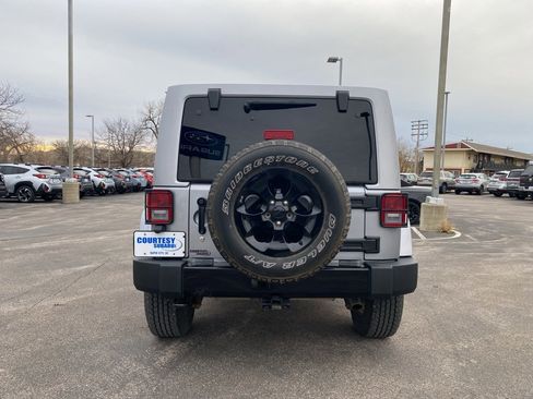 Used 2015 Jeep Wrangler Unlimited Sahara image 6