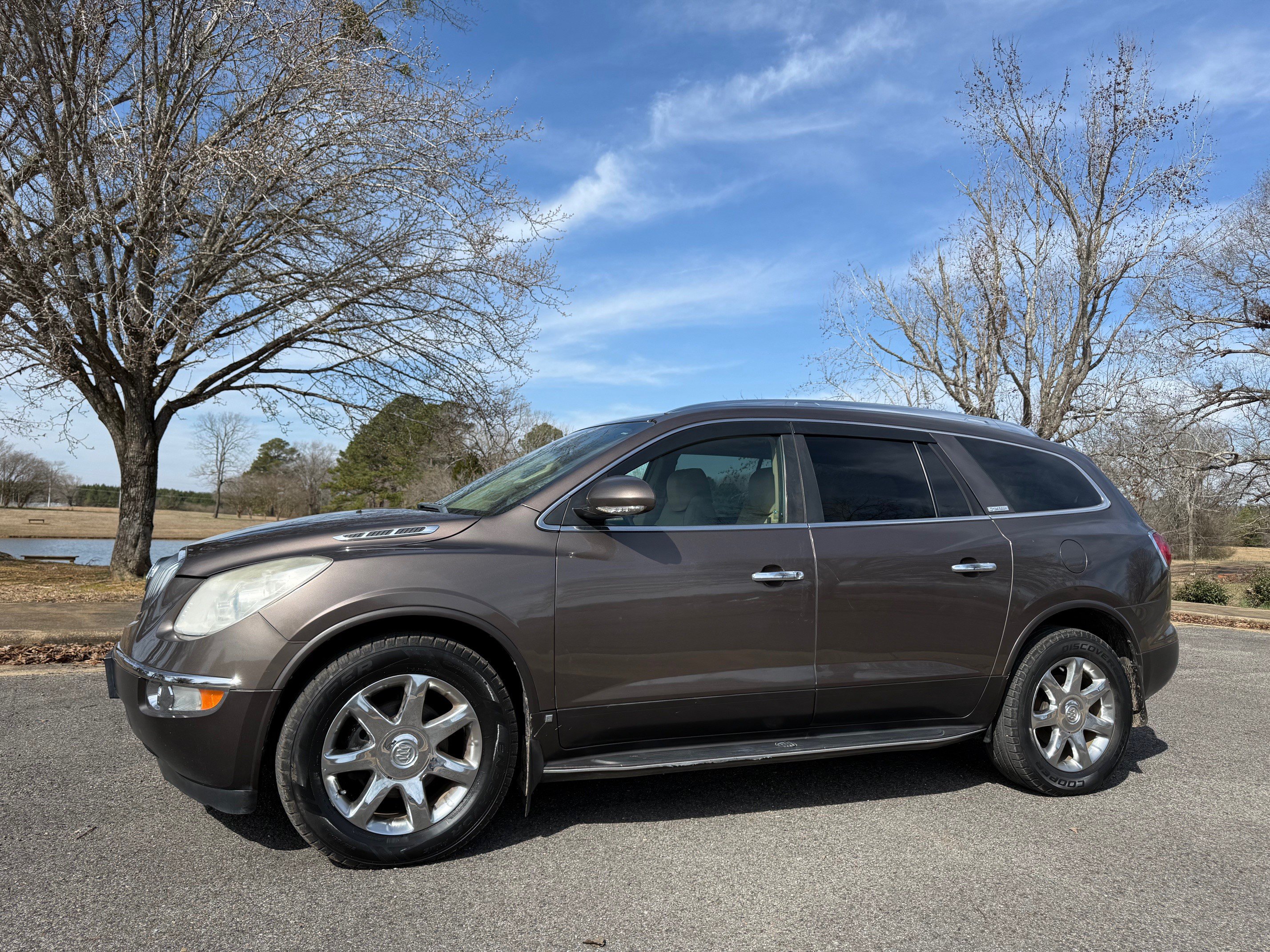 Used 2009 Buick Enclave CXL w/ Entertainment Package #3 AWD/4WD image 1