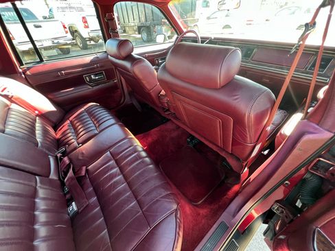 Used 1990 Lincoln Town Car image 40