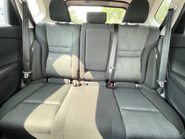 Used 2025 Nissan Rogue SV FWD image 17