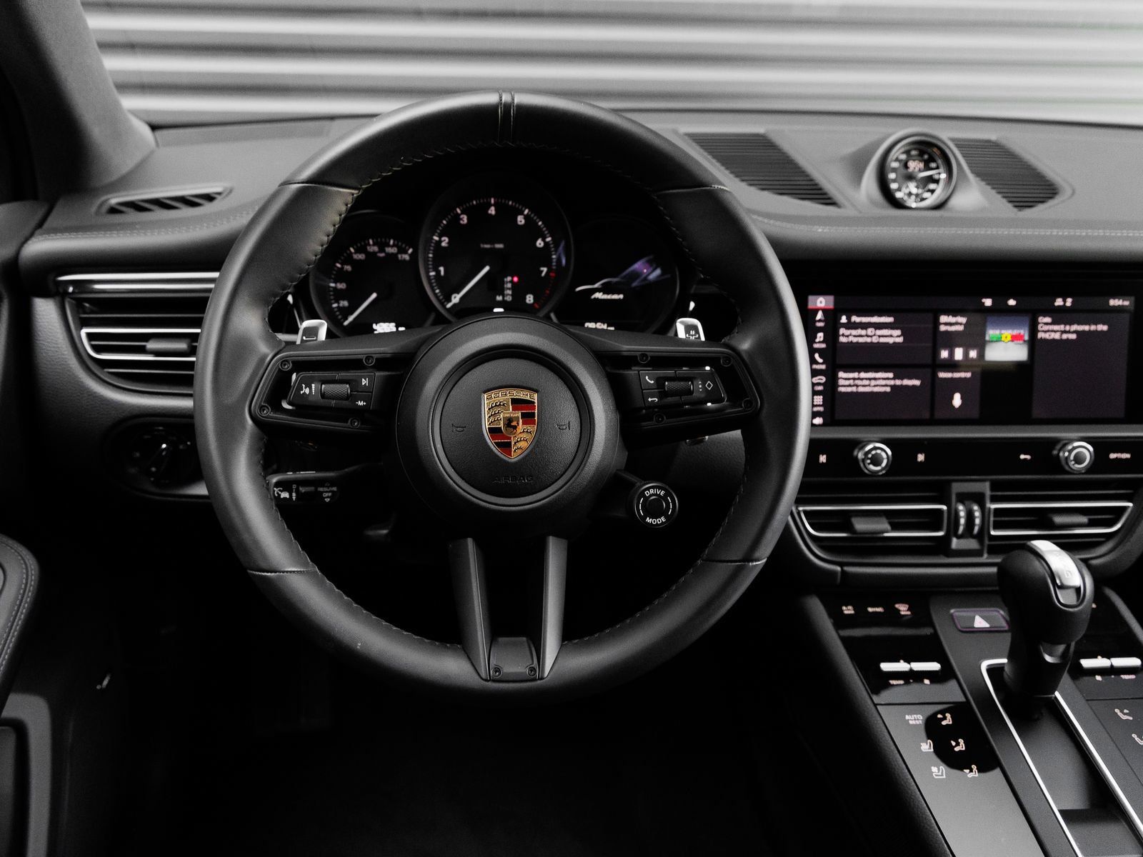 Used 2026 Porsche Macan AWD/4WD image 17